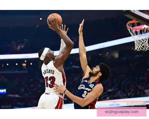 阿伦复出展现强势双塔组合骑士攻防无解哈登17+14全力助攻