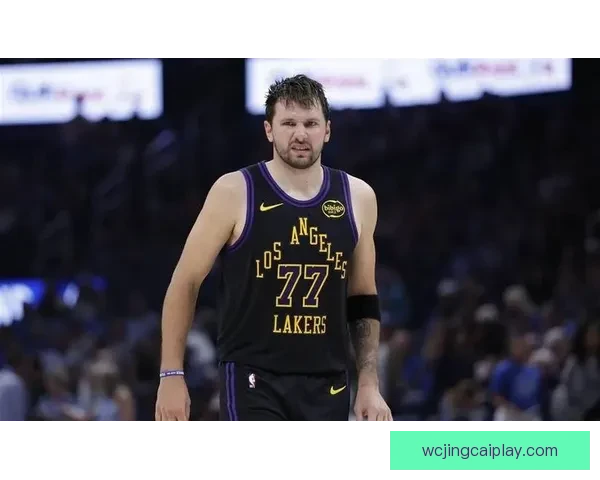 雷迪克透露东契奇下半场带伤出战已通过健康评估明日将接受核磁共振检查